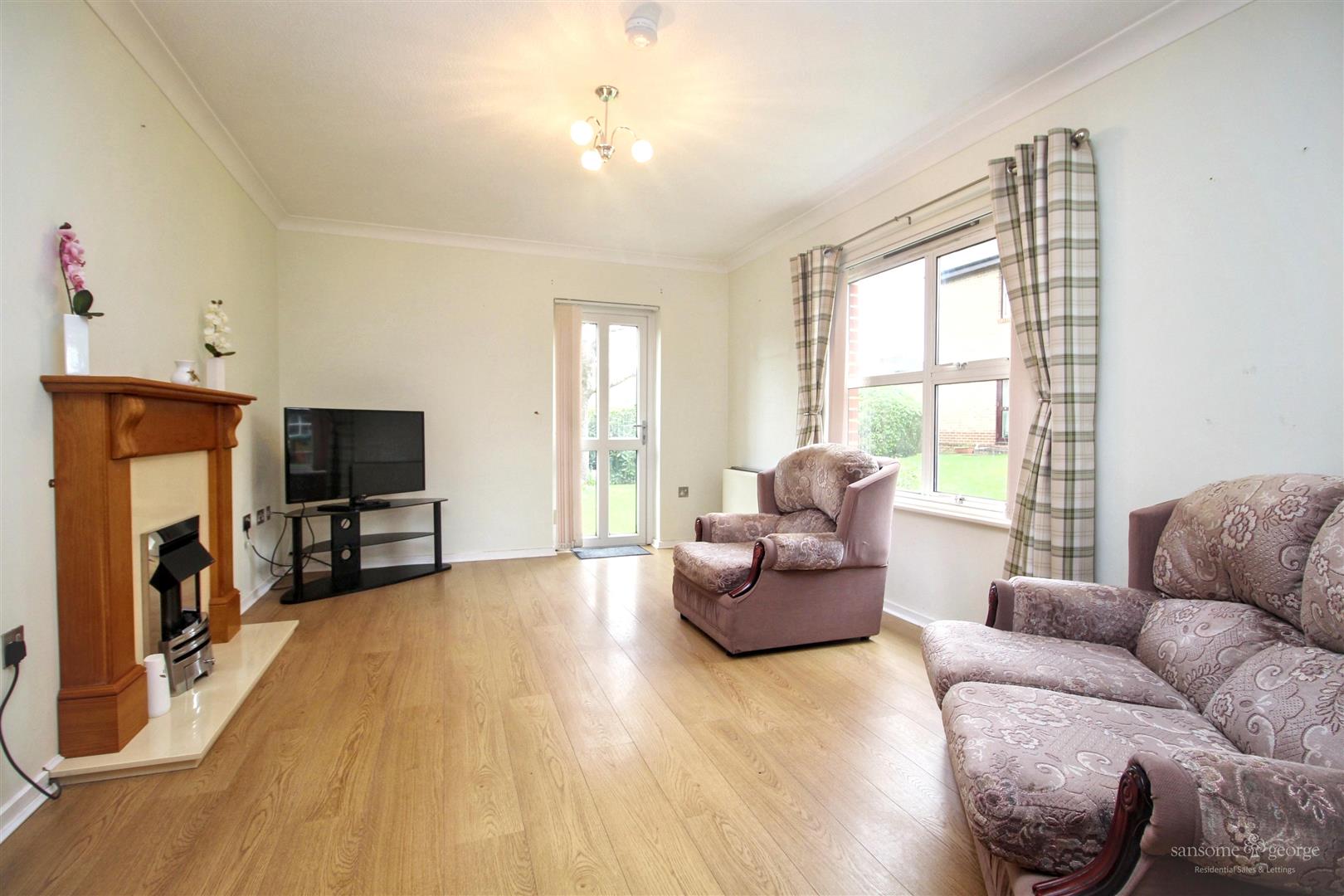 1 bed property in Gordon Palmer Court, Reading